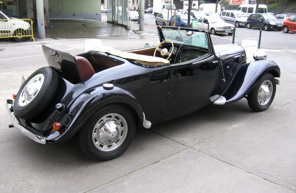 The Cabriolet CITROEN Traction is one of the most elegant prewar cars 